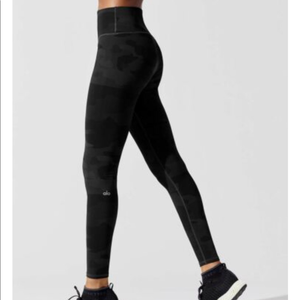 Alo Black Camo High-Waist Vapor Leggings